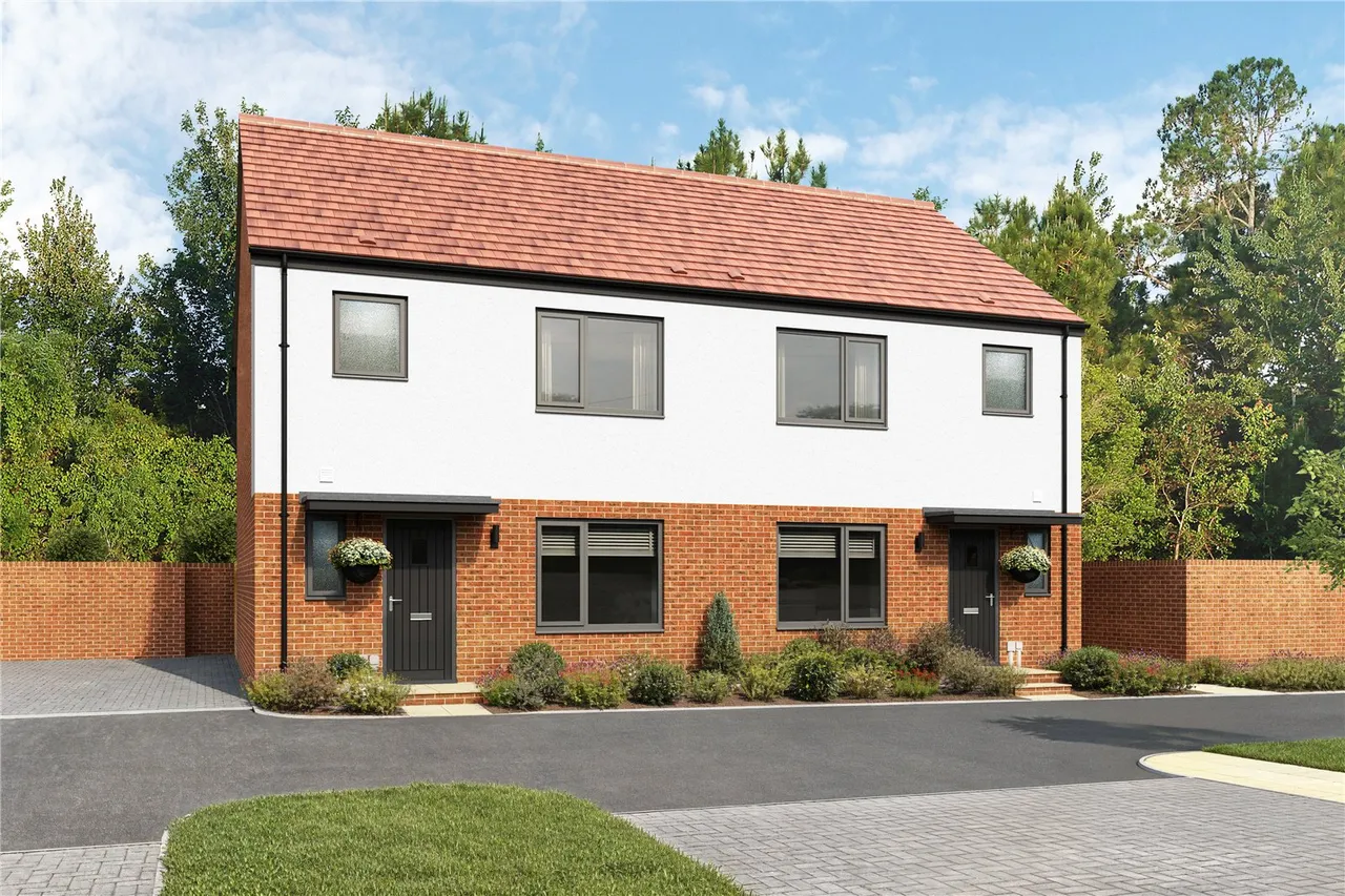 3 bed house for sale, Tram Road, Deepcut, GU16