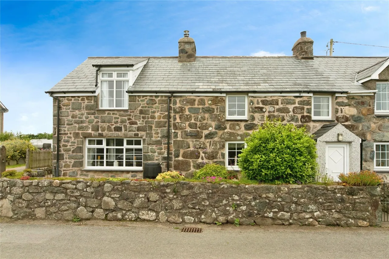 3 bed house for sale, Llangybi, Pwllheli, LL53