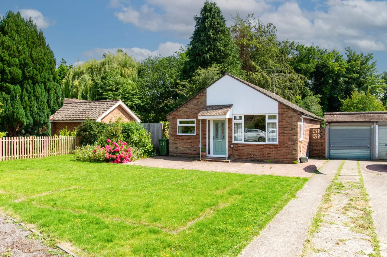 2 bed house for sale — Regent Close, Fleet, GU51 3NS