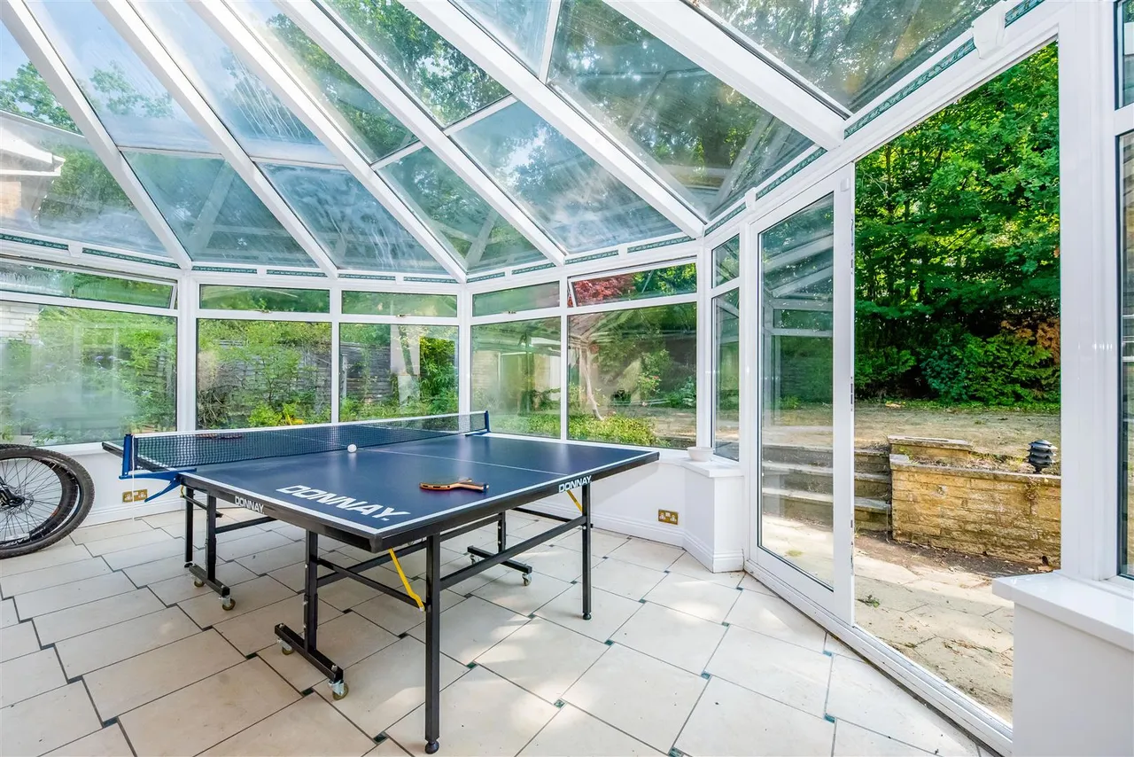 Cherrydale Road, Camberley, photo 4