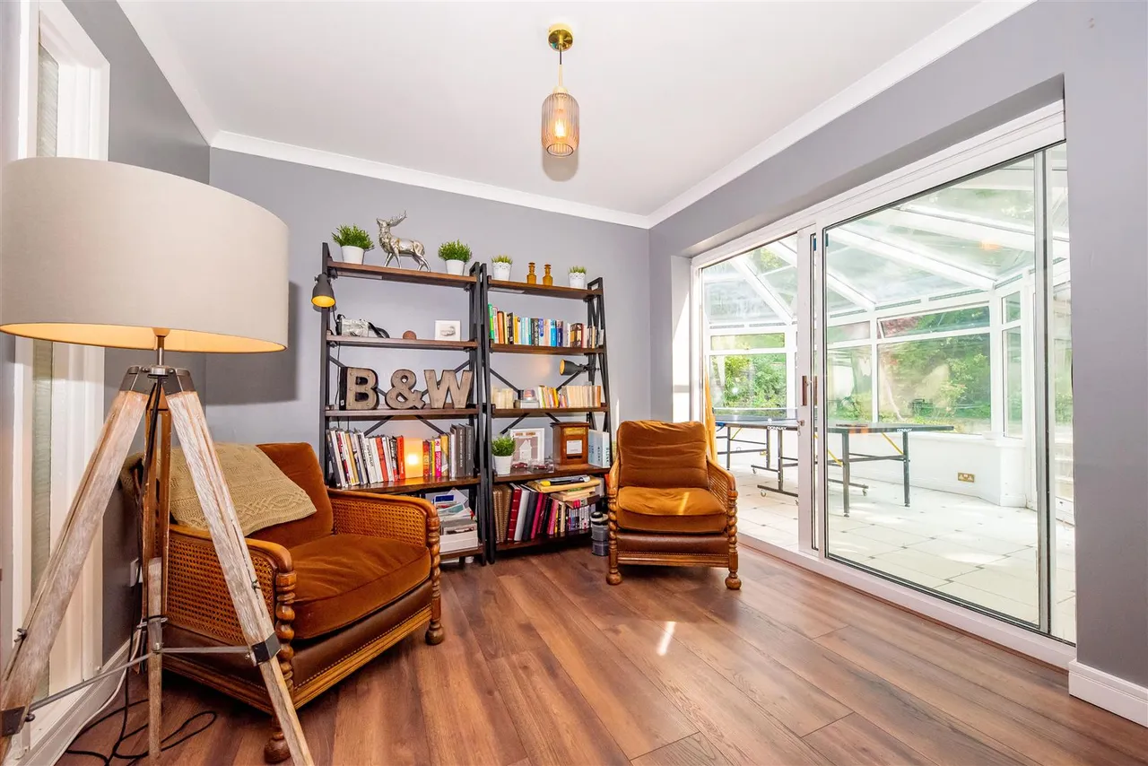 Cherrydale Road, Camberley, photo 17