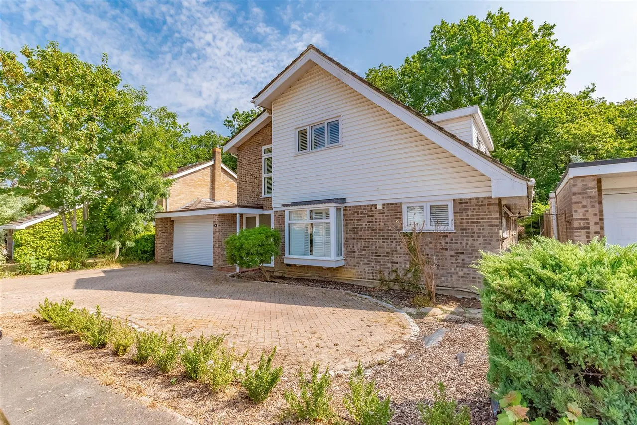 Cherrydale Road, Camberley, photo 23