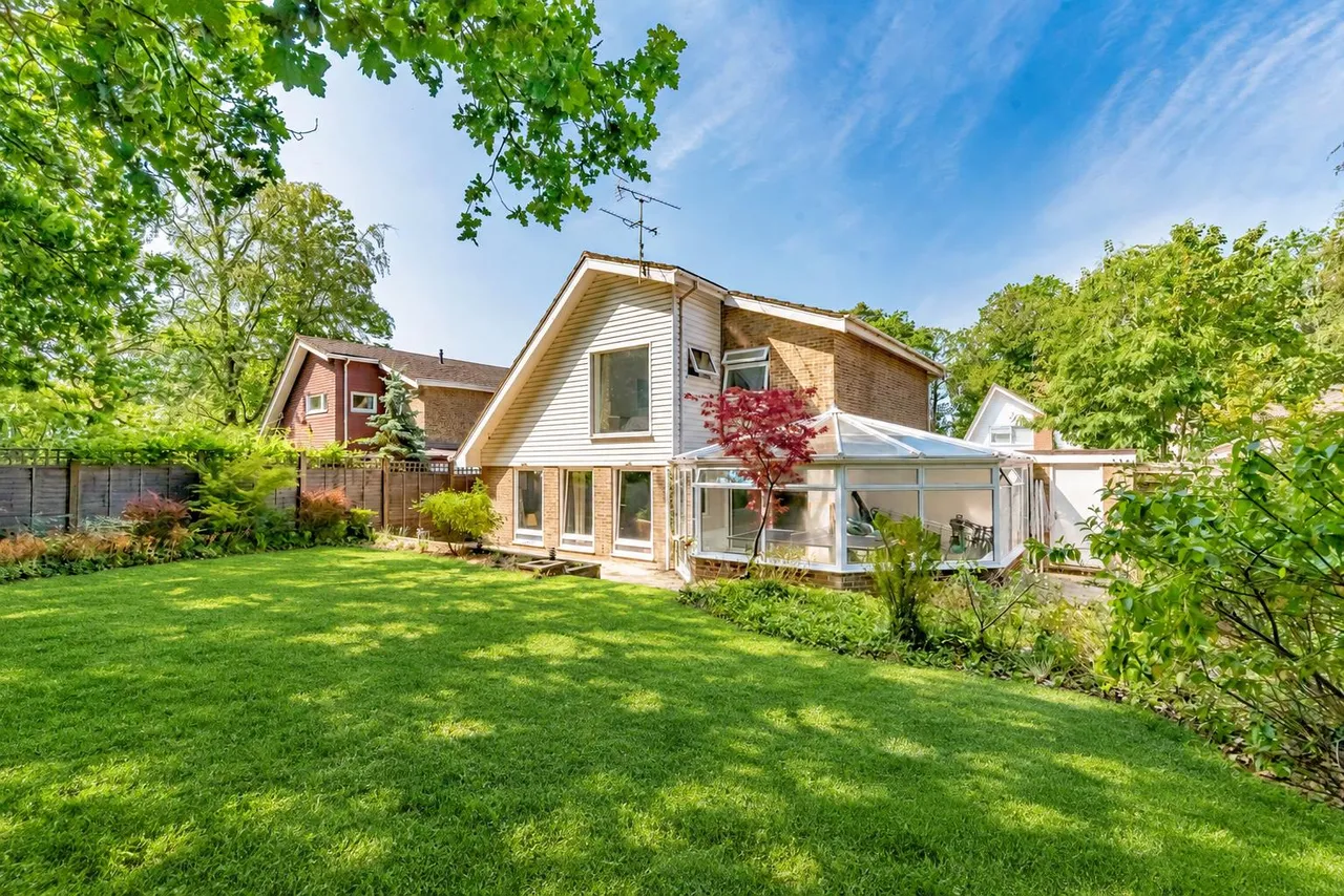 Cherrydale Road, Camberley, photo 25