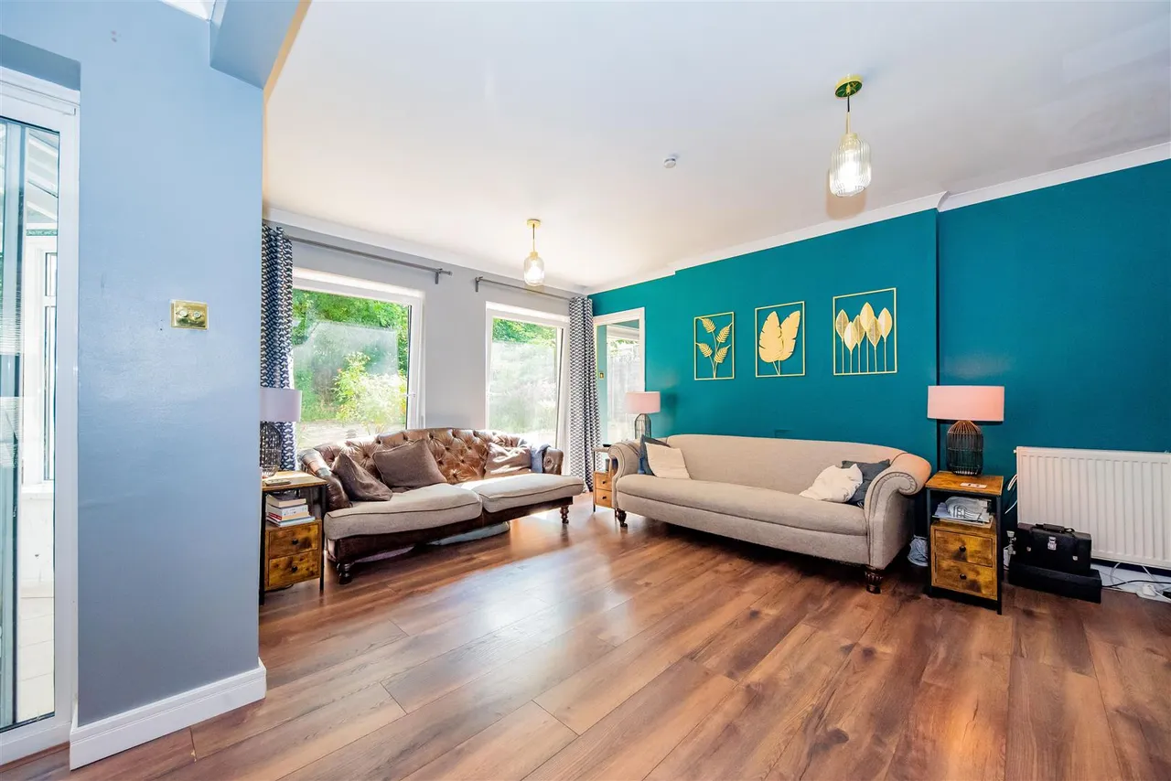 Cherrydale Road, Camberley, photo 15