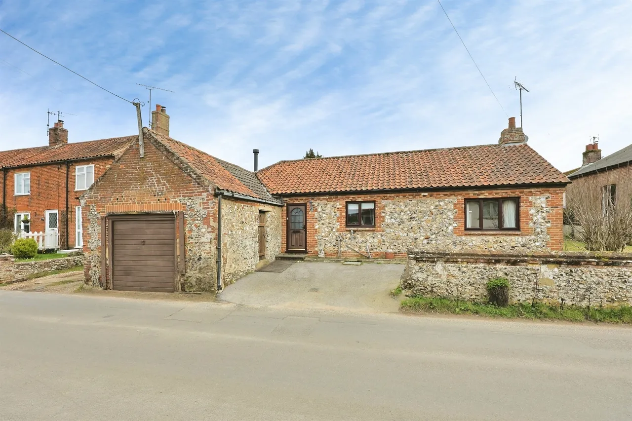 3 bed house for sale, The Street, Sporle, PE32