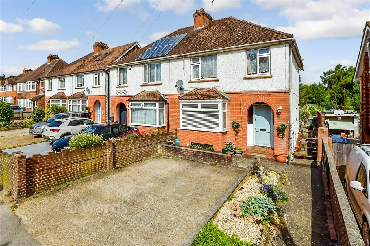3 bed house for sale, New Hythe Lane, Larkfield, ME20