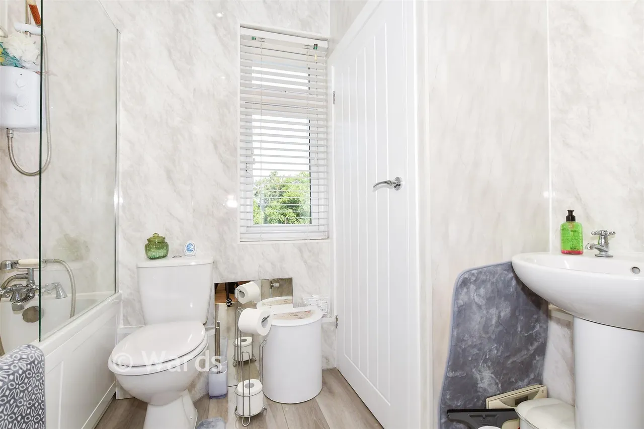 New Hythe Lane, Larkfield, ME20, photo 18