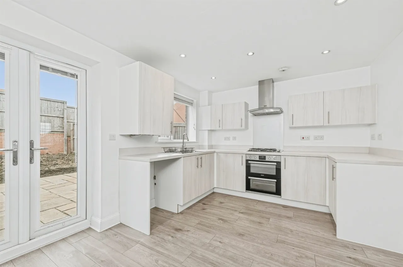 Burkwood View, WAKEFIELD, photo 3