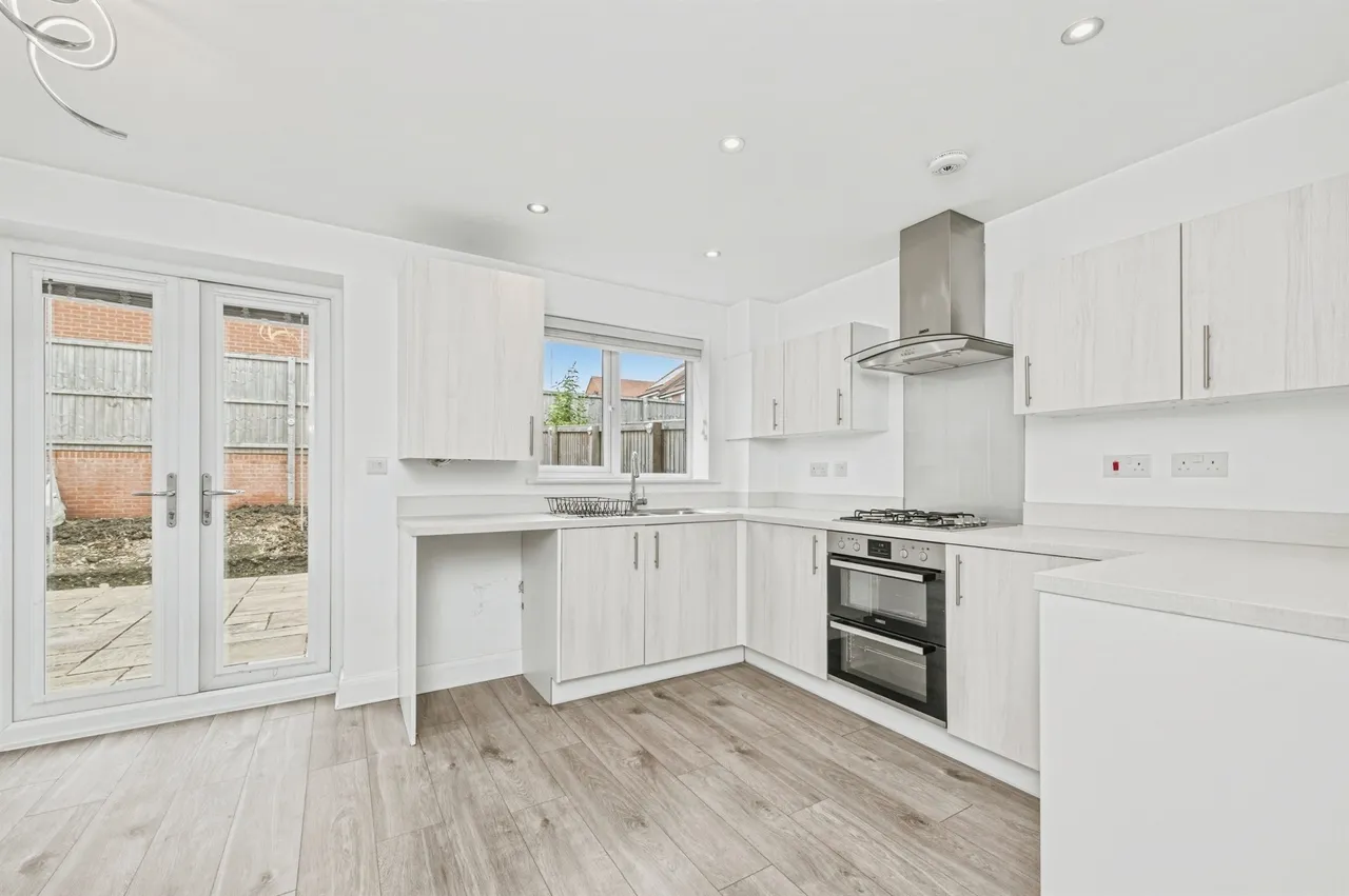 Burkwood View, WAKEFIELD, photo 2