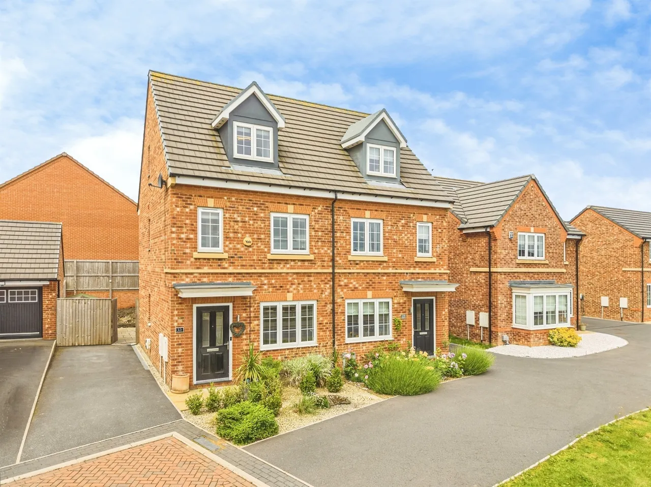 3 bed house for sale — Burkwood View, WAKEFIELD