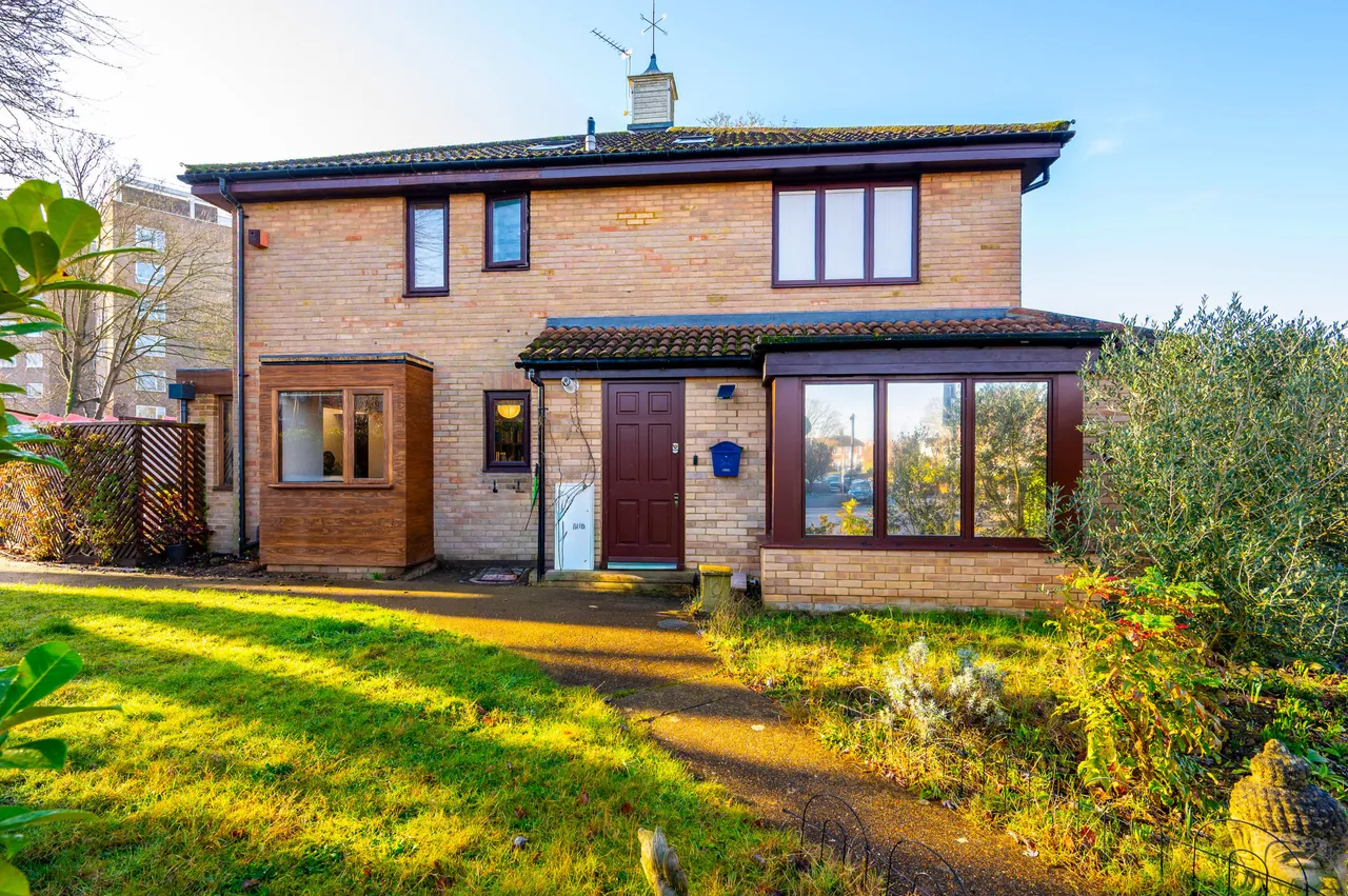 2 bed house for sale — 3 Albany Mews, Kingston upon Thames