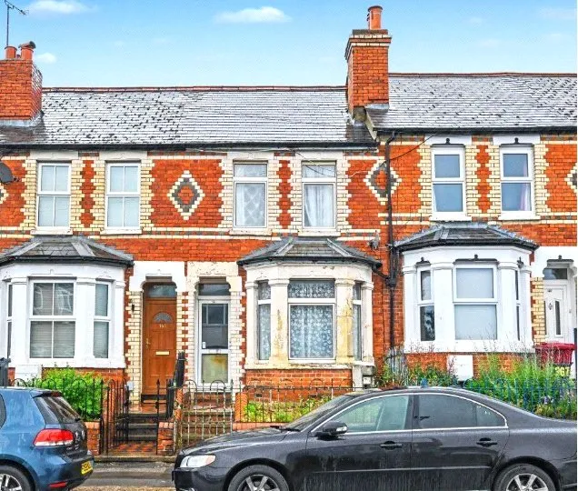 4 bed house to rent, Elgar Road South, Reading, RG2