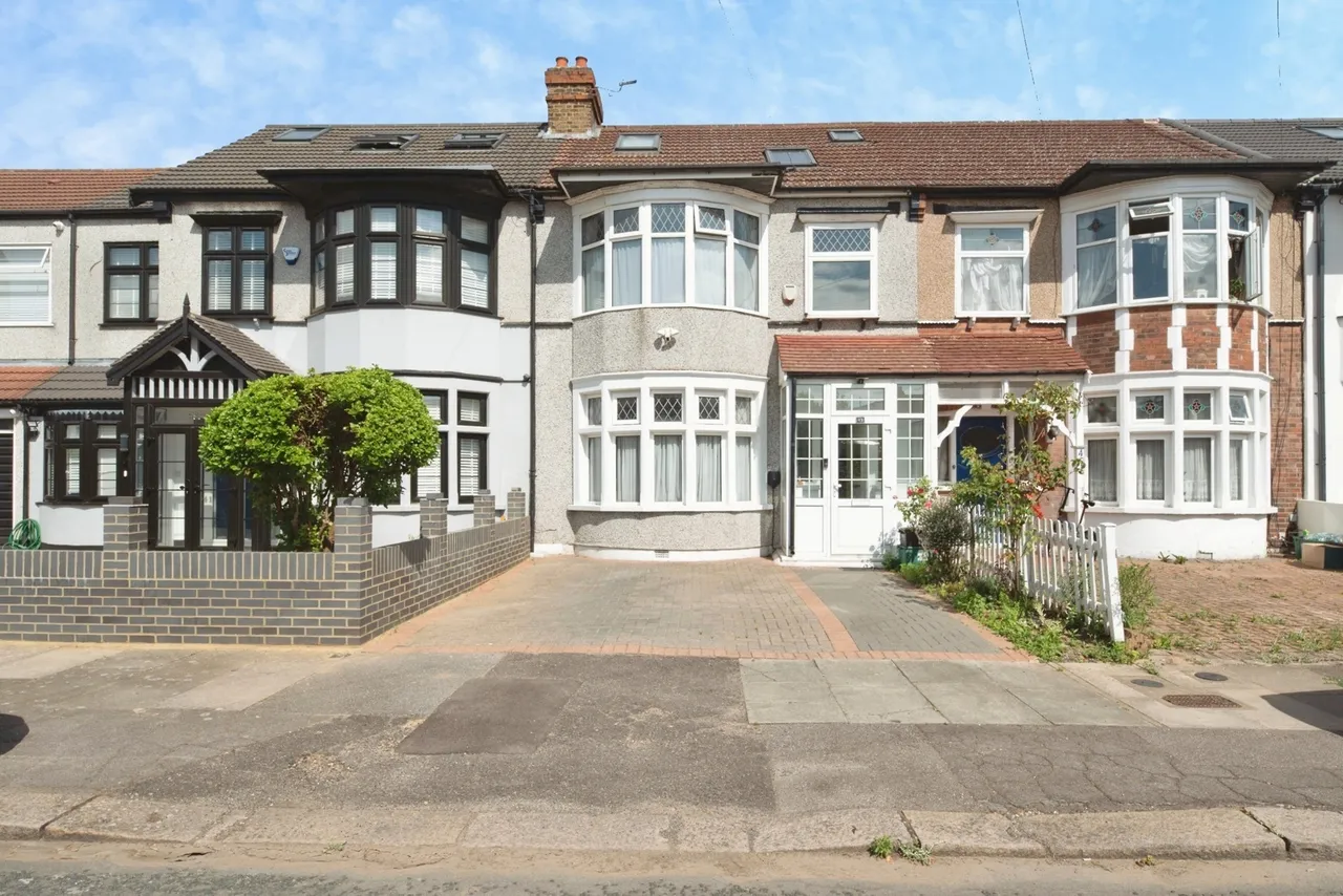 5 bed house for sale — Downshall Avenue, ILFORD, Essex, IG3
