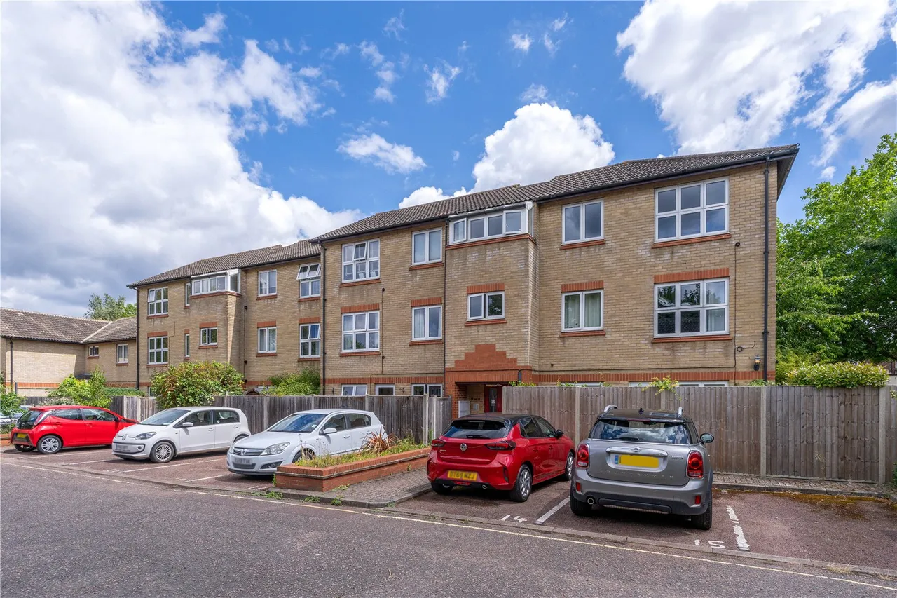 1 bed flat for sale — Ivybridge Close, Twickenham, TW1 1EA