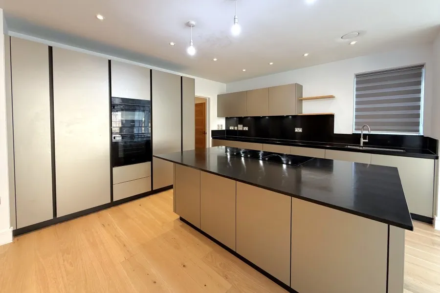 Towpath Crescent, Woking, GU21, photo 3