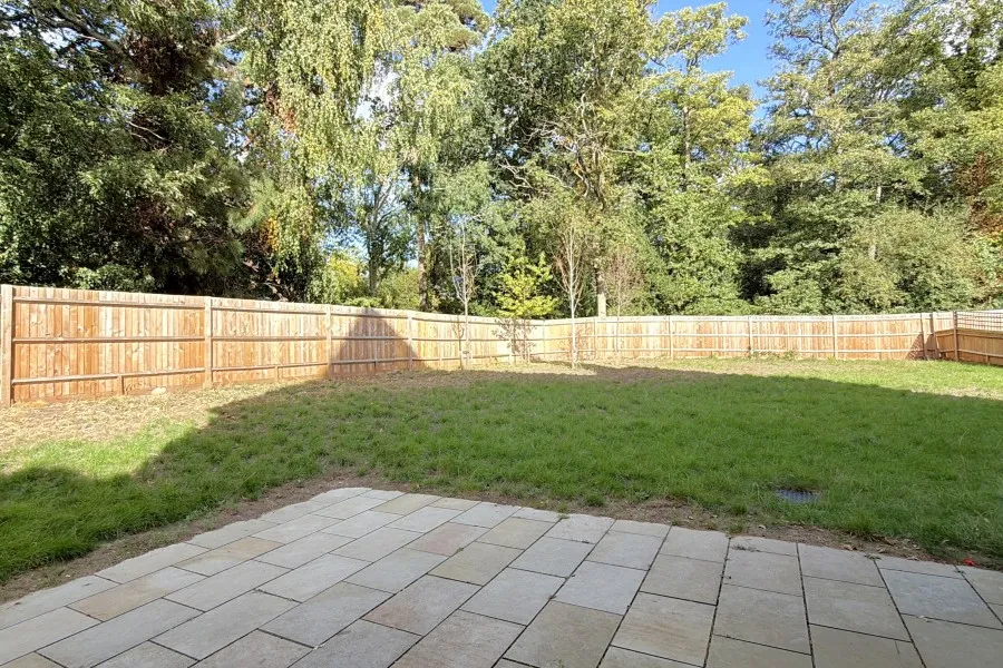 Towpath Crescent, Woking, GU21, photo 12