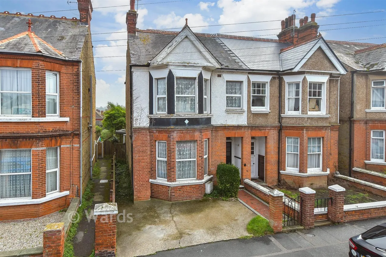 5 bed house for sale, Wyndham Avenue, Cliftonville, CT9