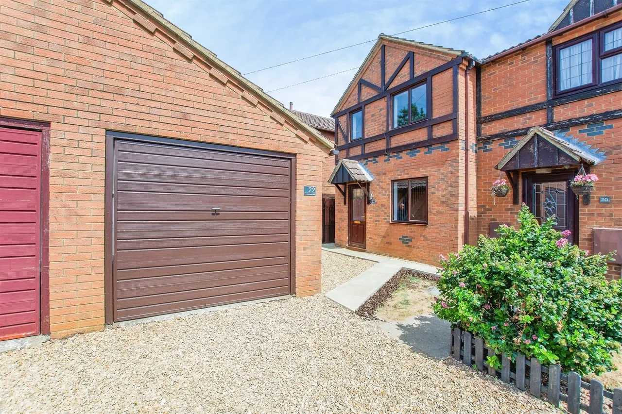 2 bed house for sale — Richmond Way, Leverington, Wisbech