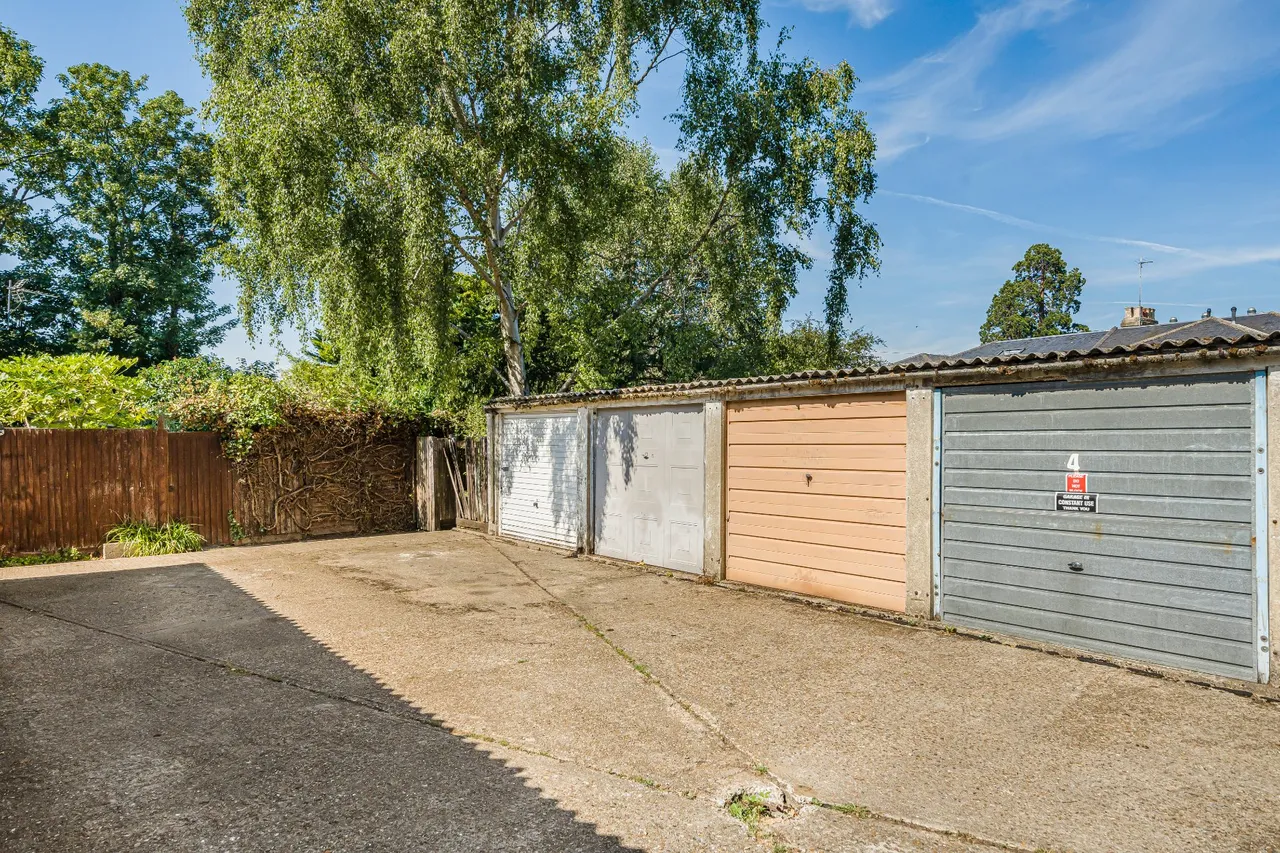 Layton Court, Weybridge, KT13, photo 14