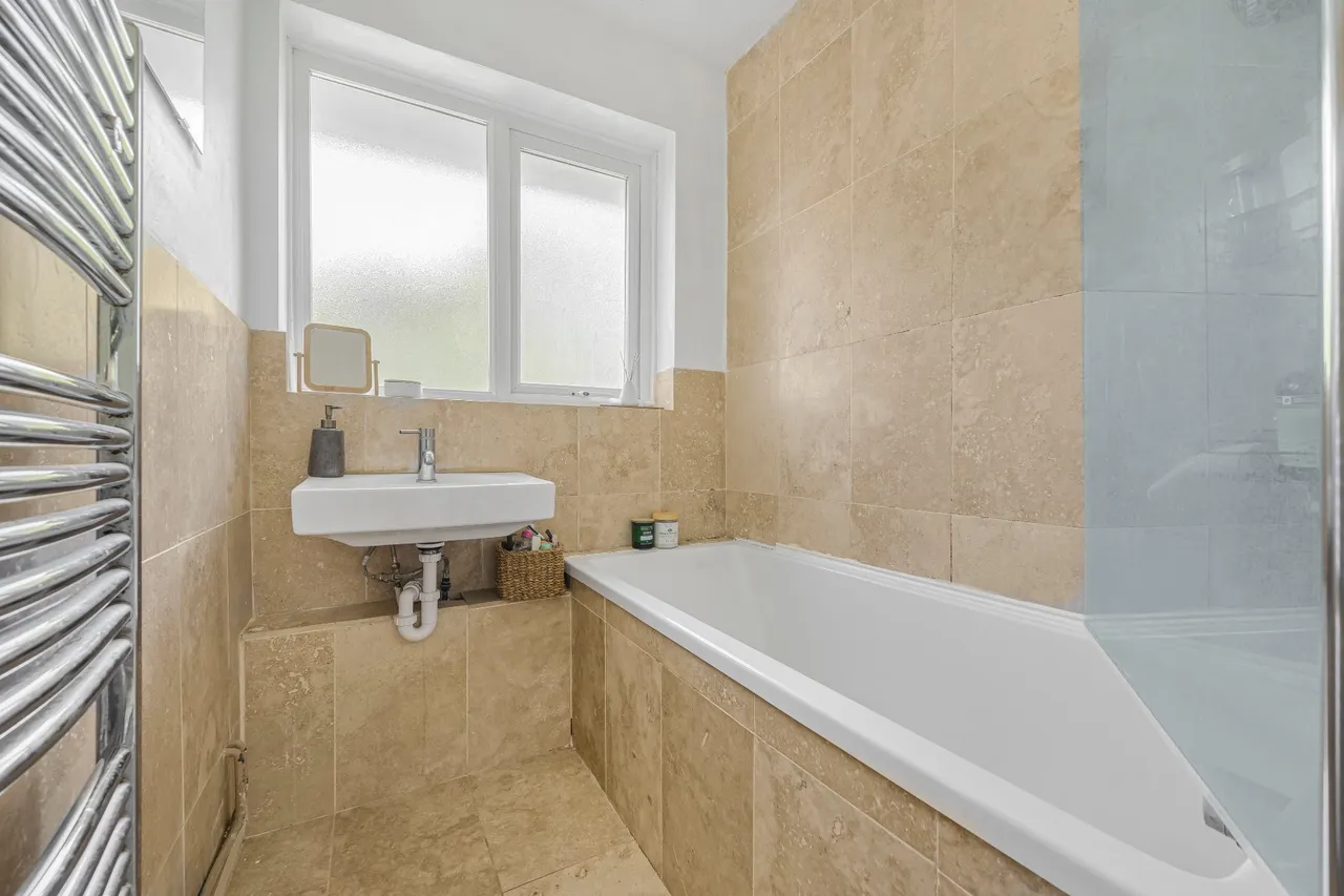 Layton Court, Weybridge, KT13, photo 8
