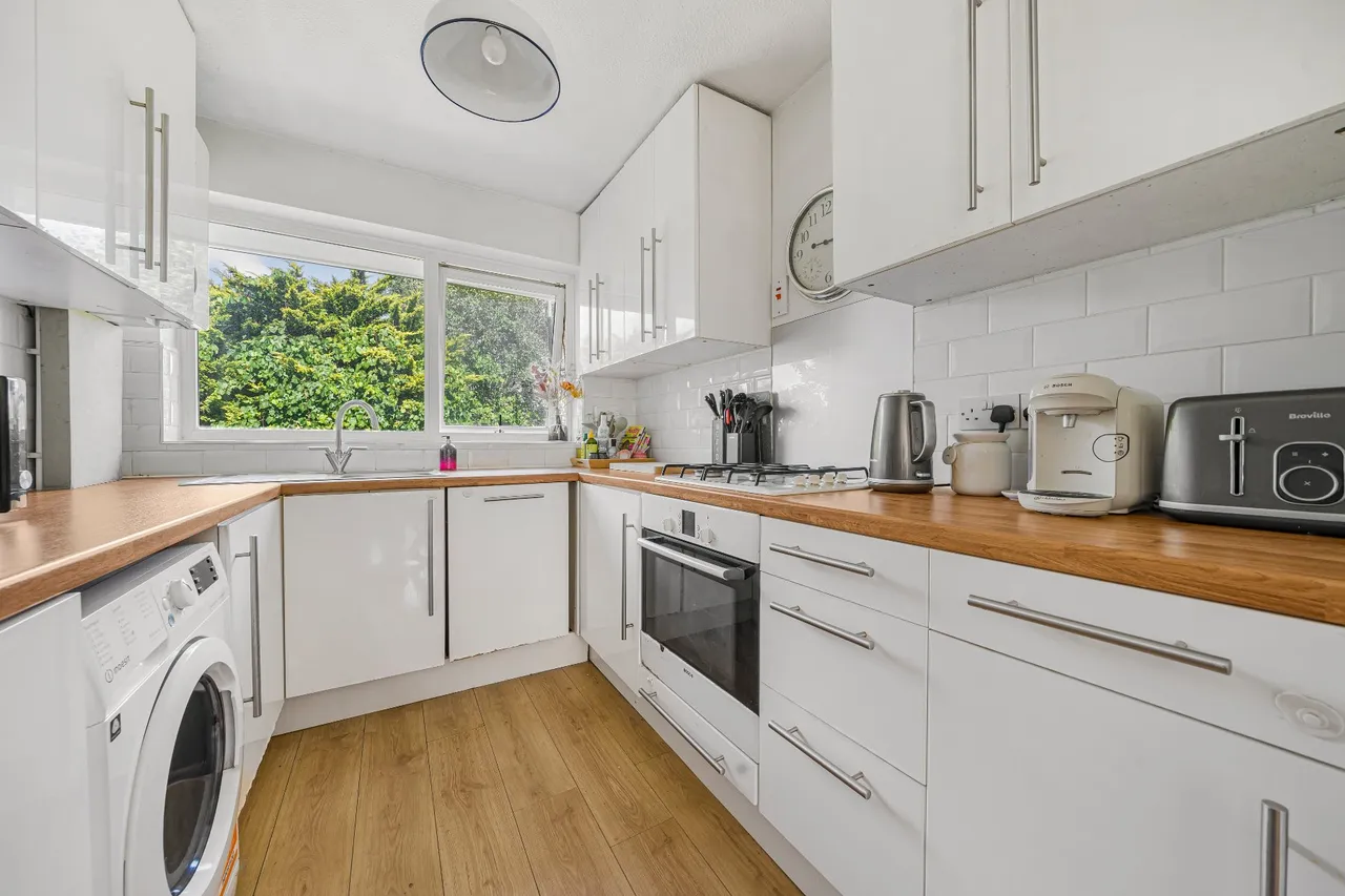 Layton Court, Weybridge, KT13, photo 4