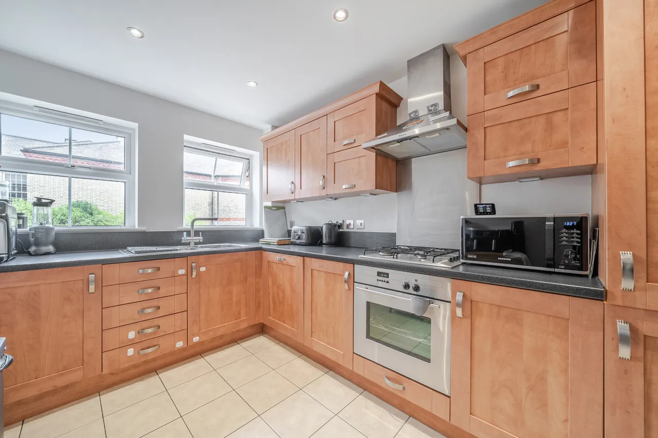 Horton Crescent, Epsom, KT19, photo 3