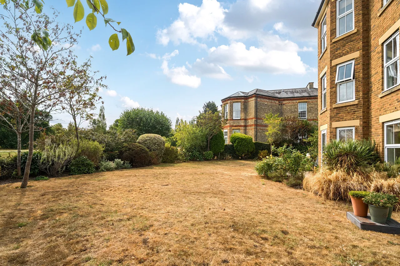 Horton Crescent, Epsom, KT19, photo 9