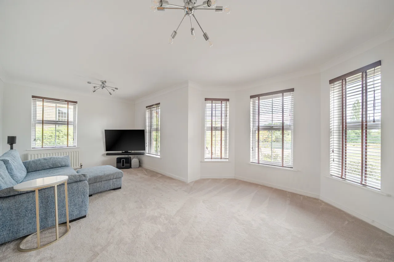 Horton Crescent, Epsom, KT19, photo 2