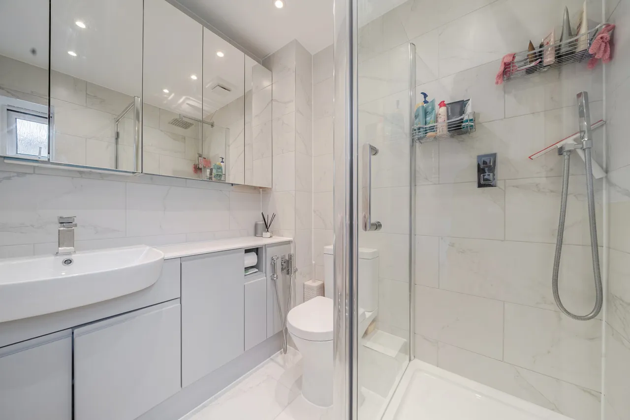 Horton Crescent, Epsom, KT19, photo 11
