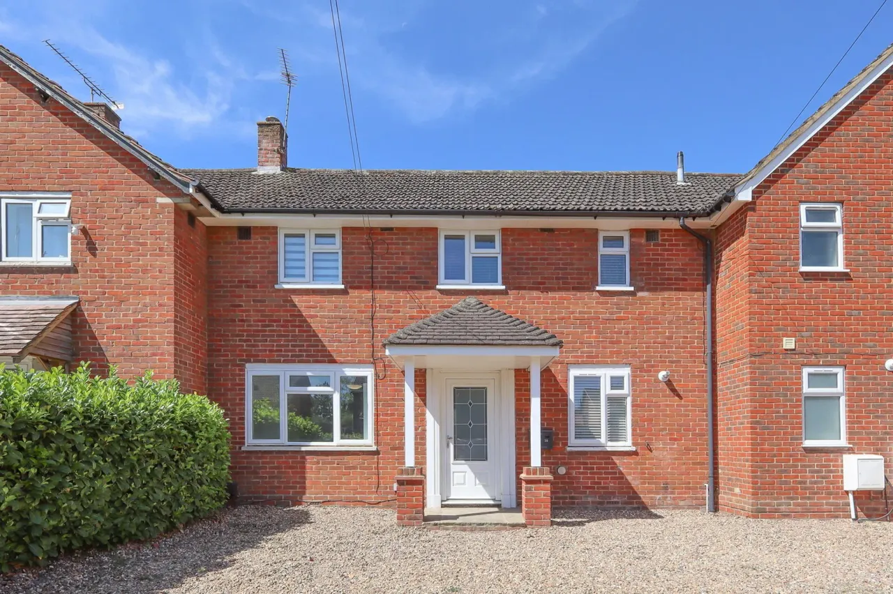 3 bed property for sale — Sundridge Road, Woking, GU22 9AU