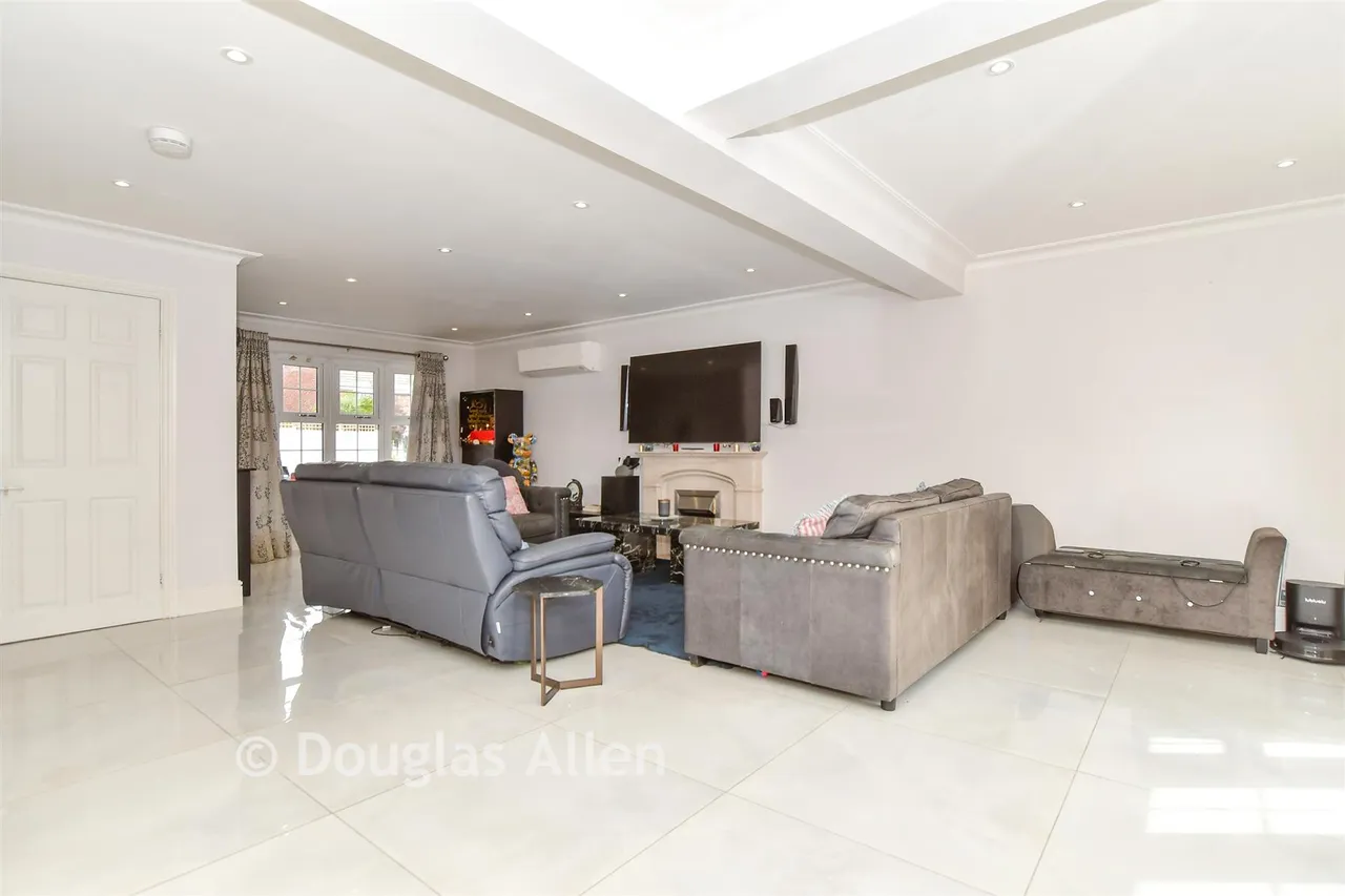 Latimer Drive, Steeple View, SS15, photo 7