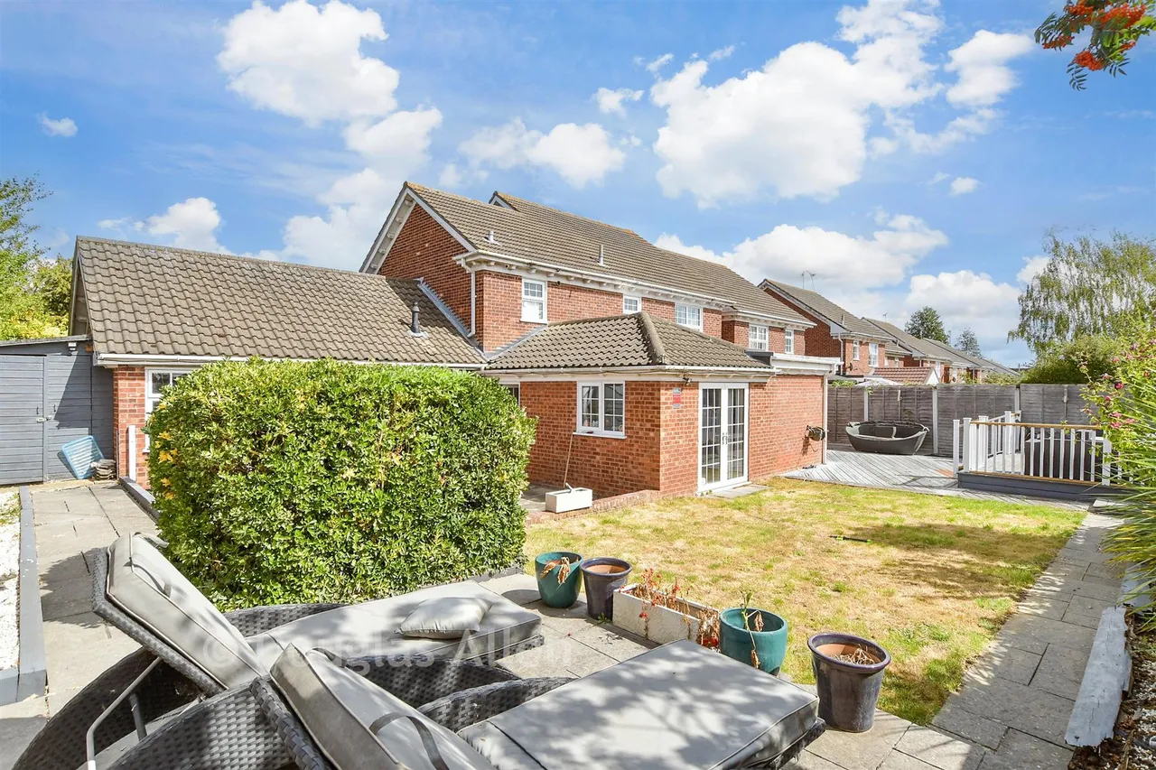 Latimer Drive, Steeple View, SS15, photo 5