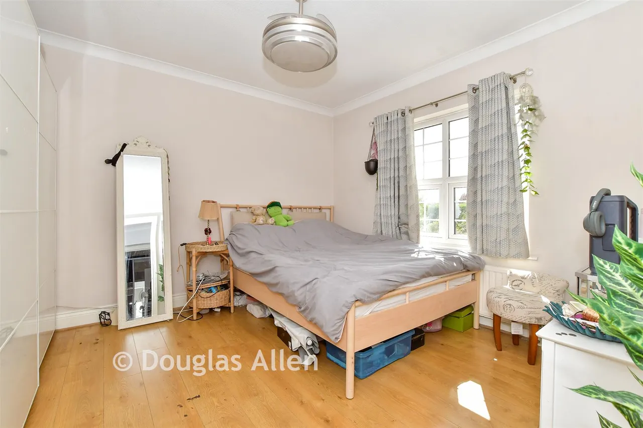 Latimer Drive, Steeple View, SS15, photo 15