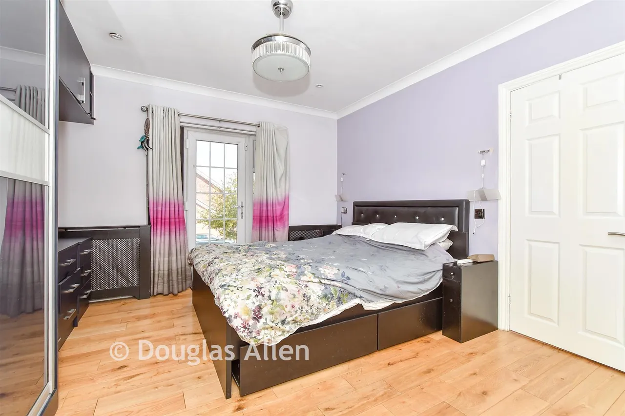 Latimer Drive, Steeple View, SS15, photo 12