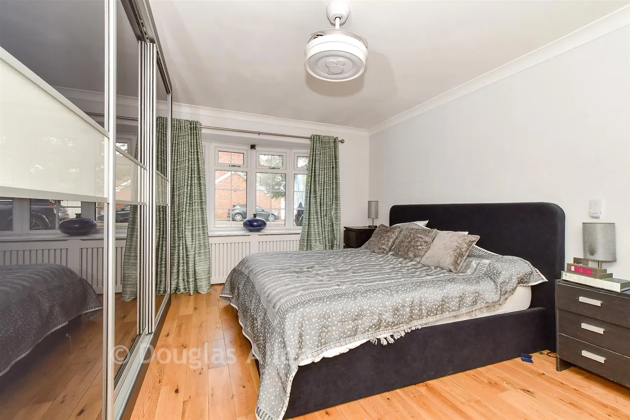 Latimer Drive, Steeple View, SS15, photo 9