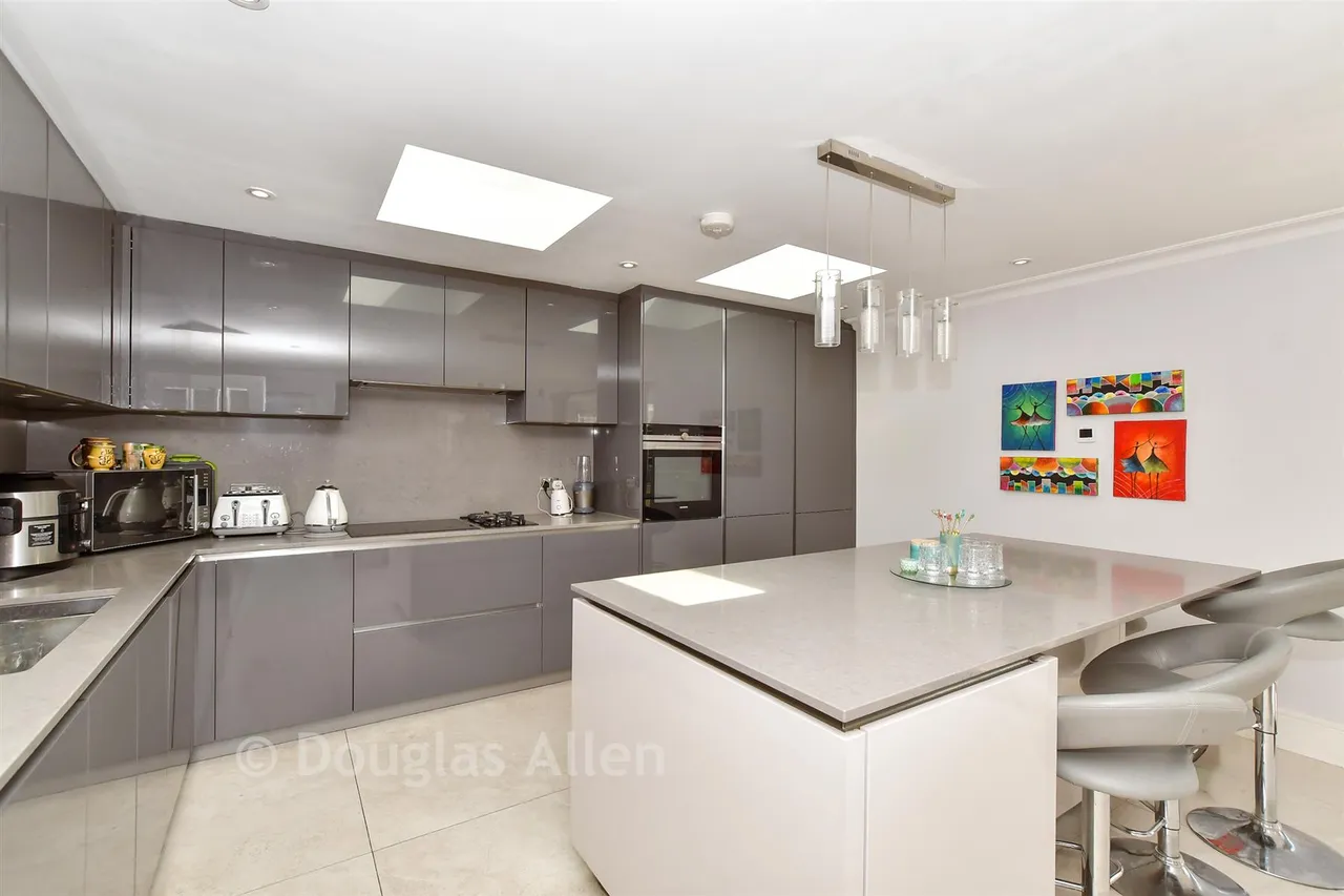Latimer Drive, Steeple View, SS15, photo 10