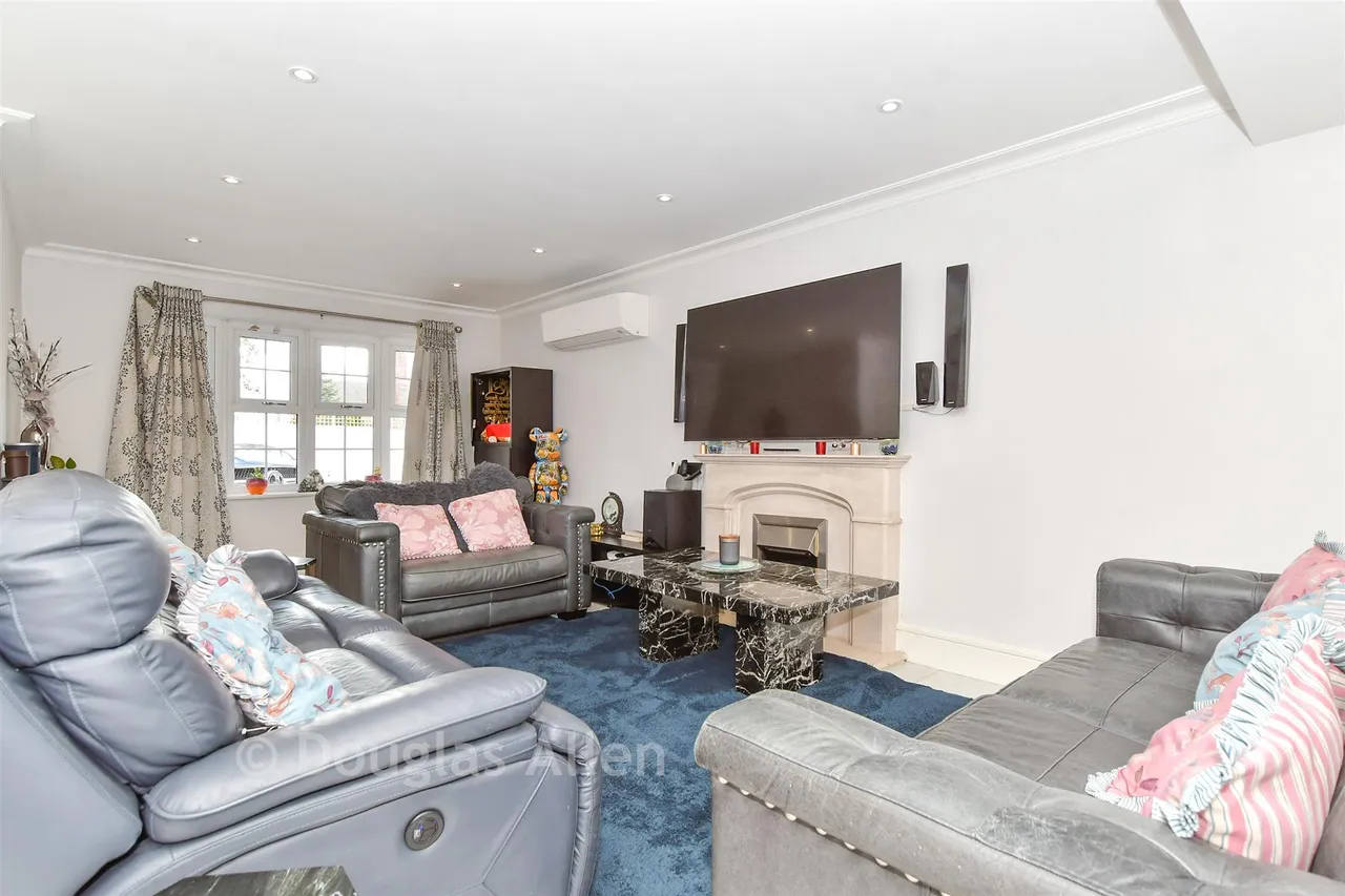 Latimer Drive, Steeple View, SS15, photo 8