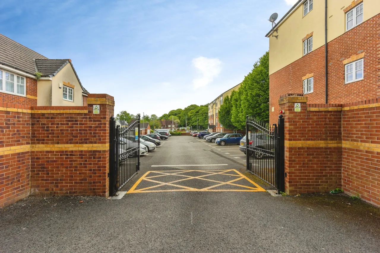 4 Actonville Avenue, Manchester, photo 3
