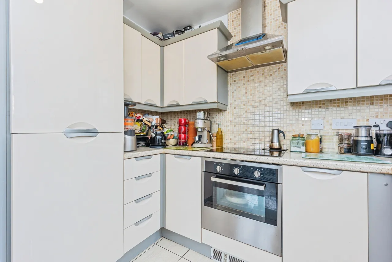 4 Actonville Avenue, Manchester, photo 2