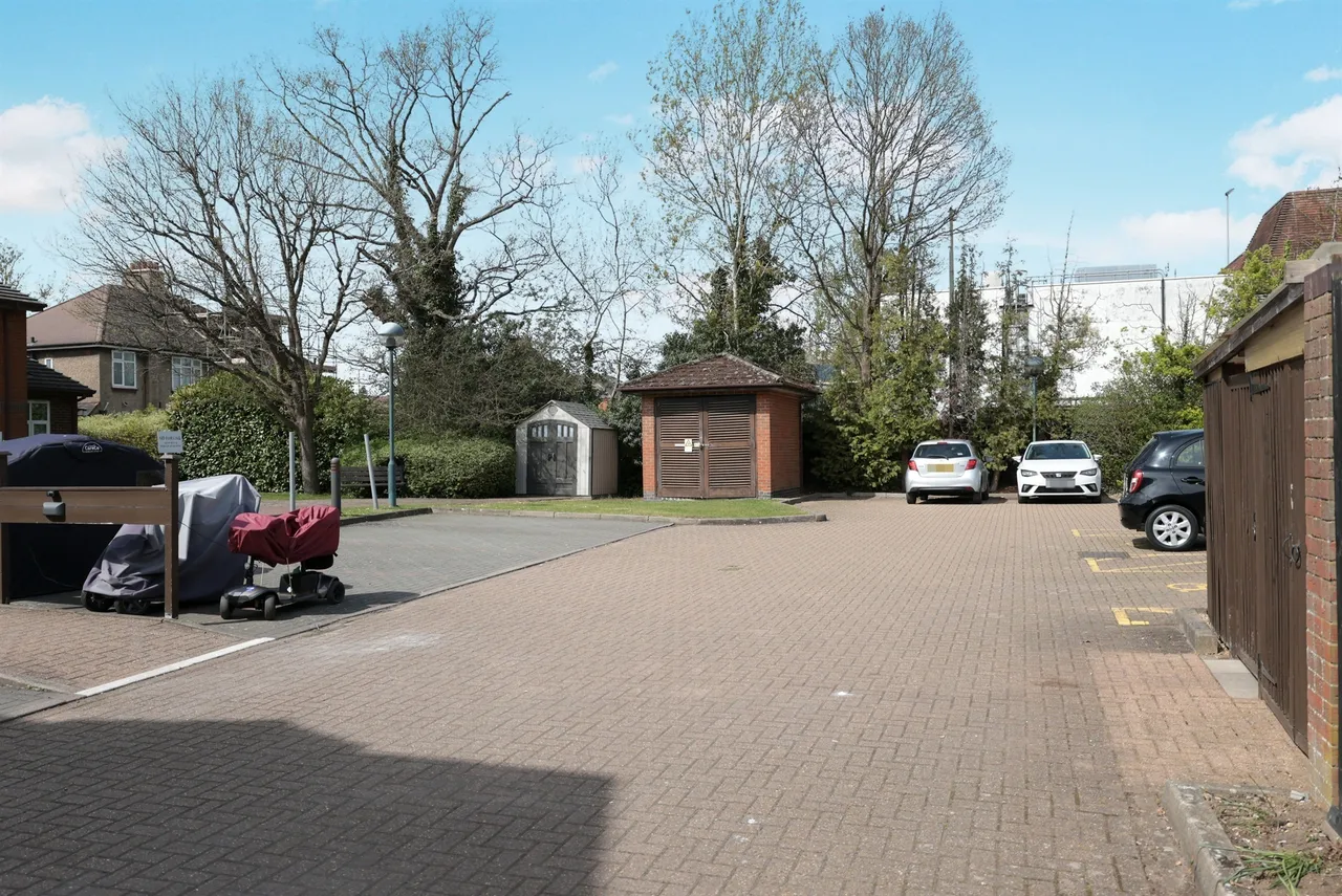 Furzehill Road, Borehamwood, WD6, photo 14
