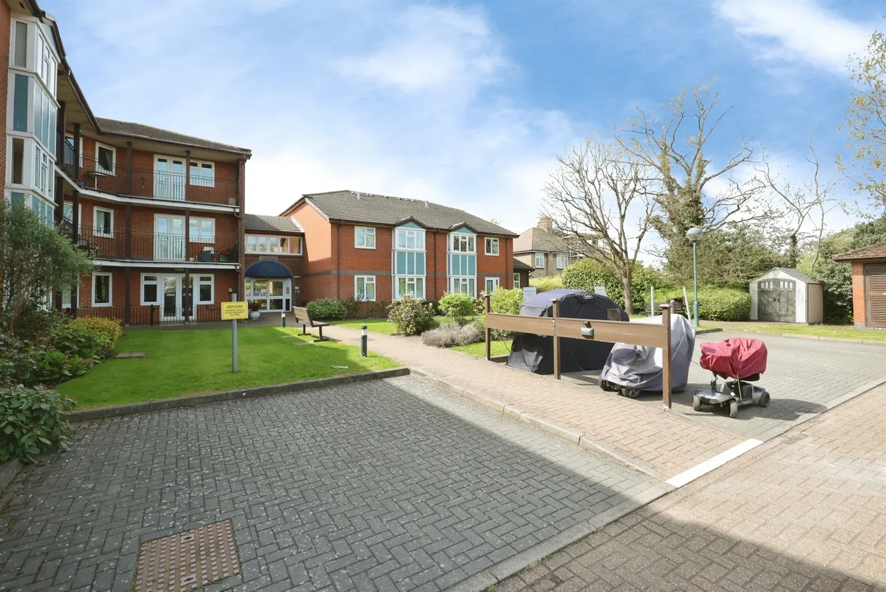 Furzehill Road, Borehamwood, WD6, photo 13