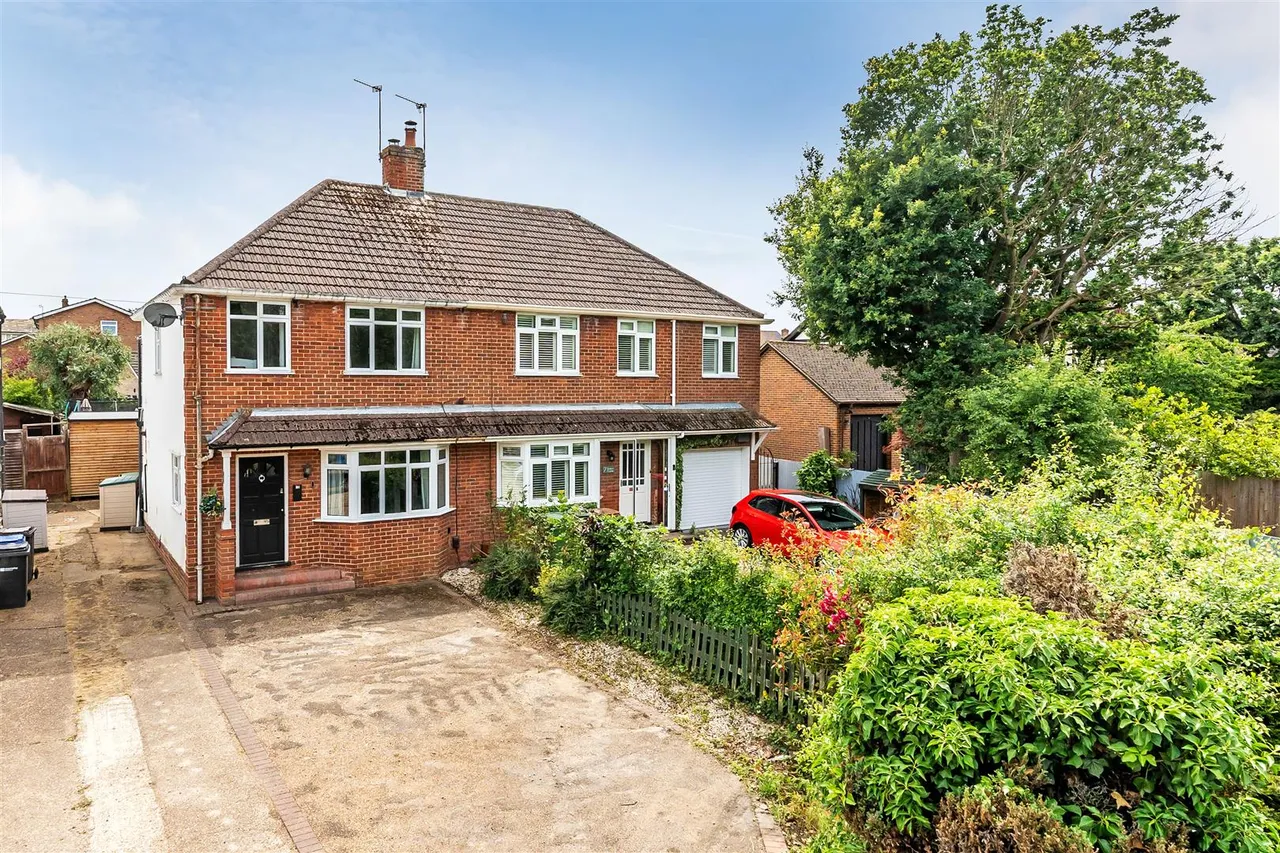 3 bed house for sale, Cock Lane, Fetcham, KT22