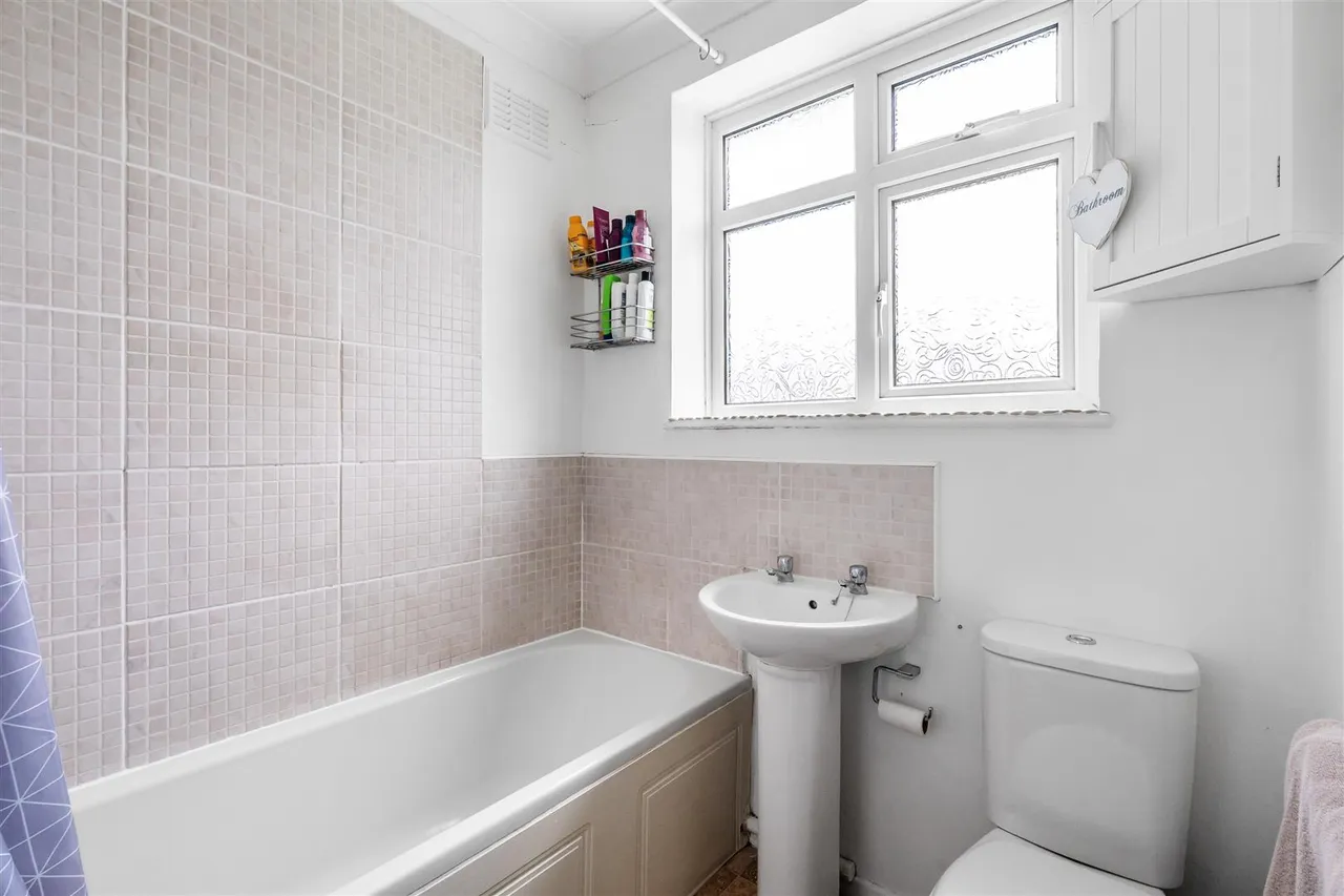 Cock Lane, Fetcham, KT22, photo 14