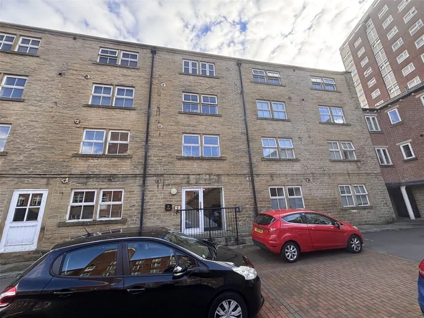 2 bed flat to rent — Eyres Mill Side, Leeds, West Yorkshire, LS12