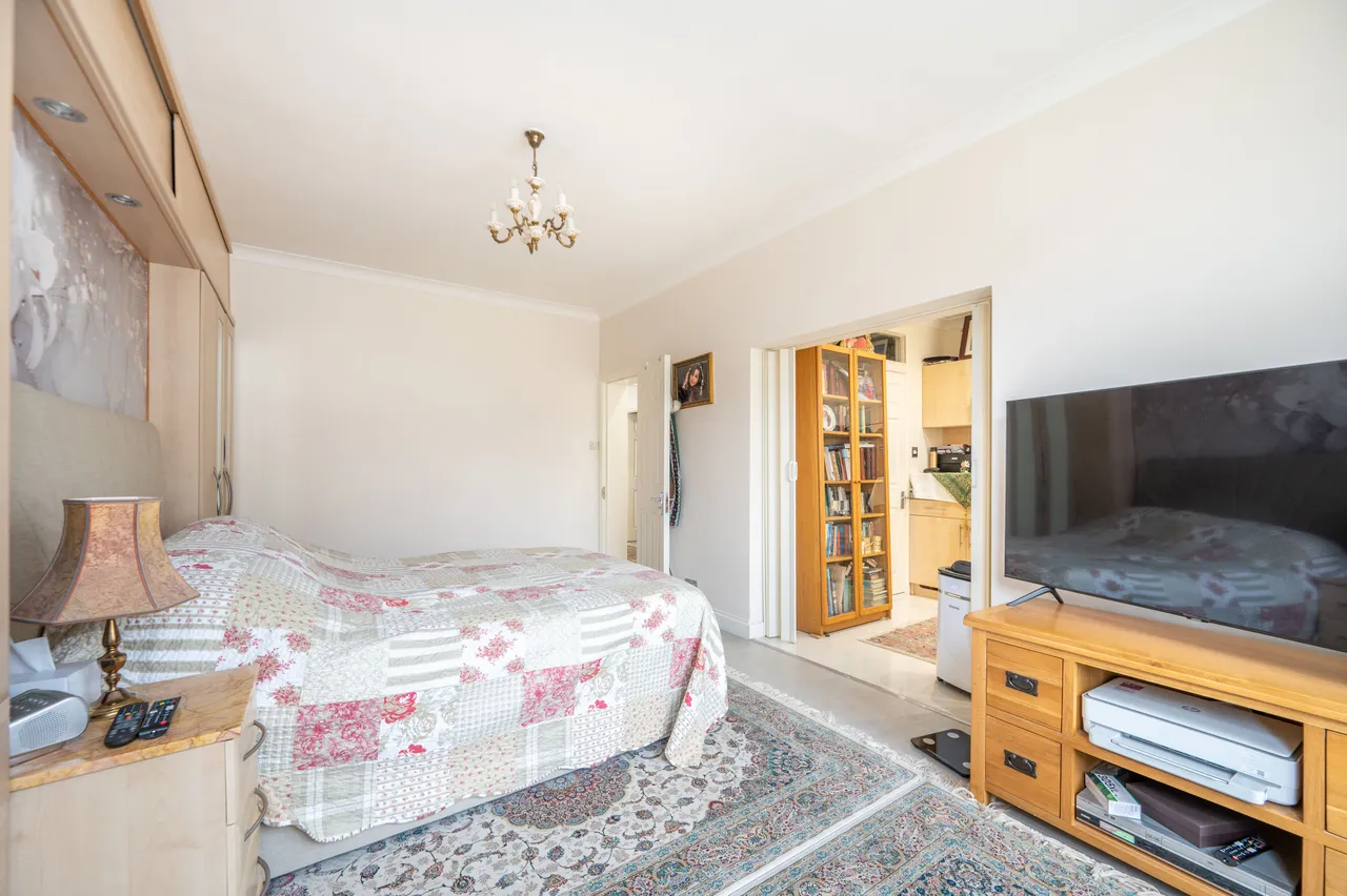 218 Chamberlayne Road, London, photo 9