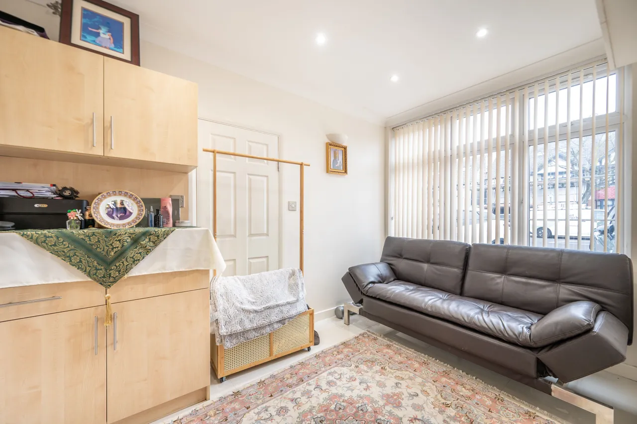 218 Chamberlayne Road, London, photo 11