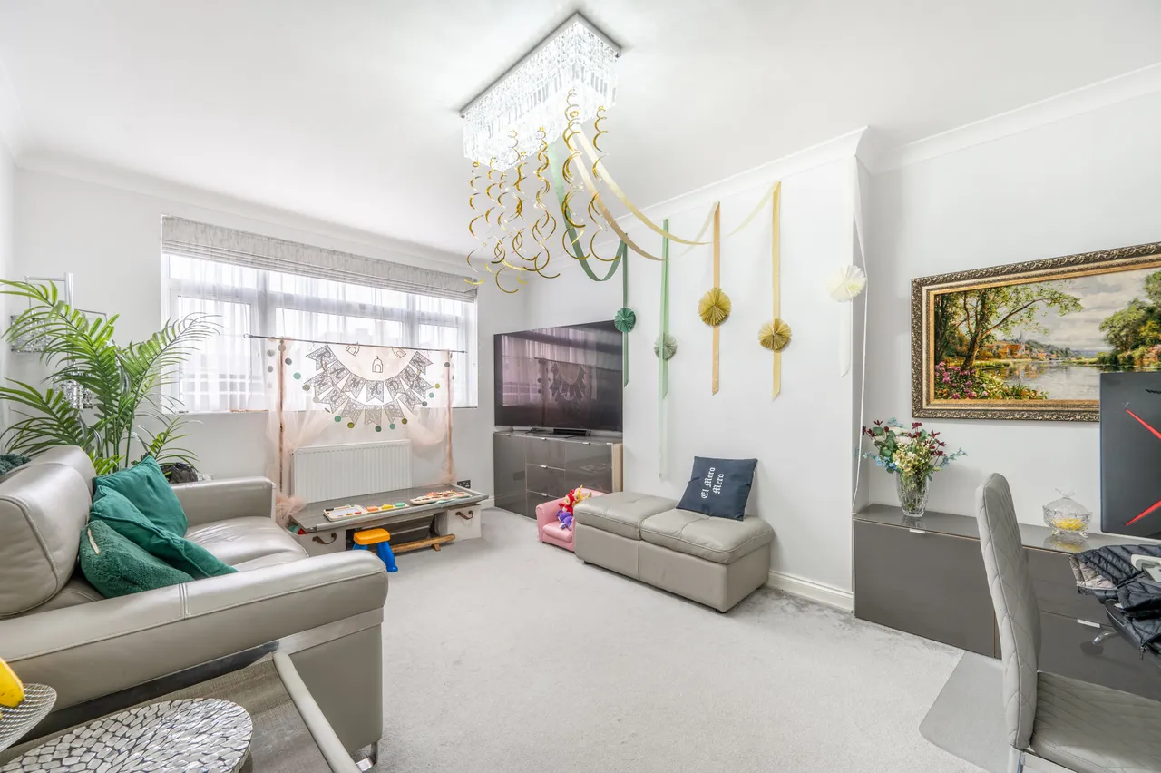 218 Chamberlayne Road, London, photo 8