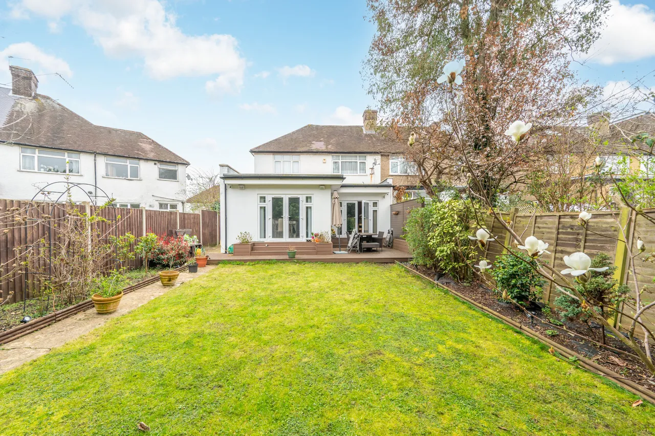 218 Chamberlayne Road, London, photo 3
