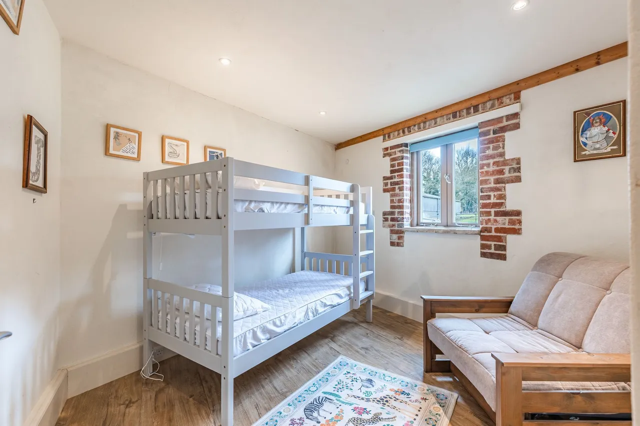 Beautiful Single Storey Barn Conversi, photo 12
