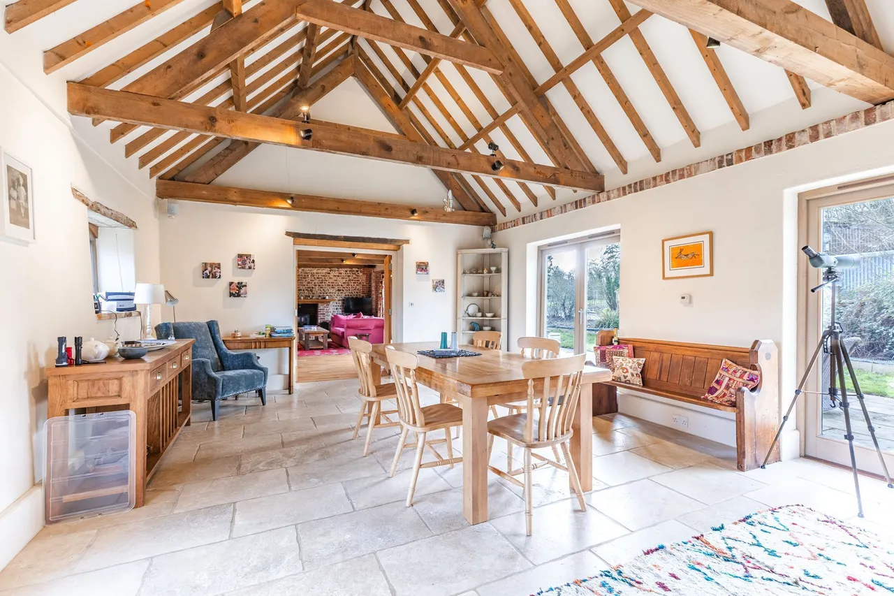 Beautiful Single Storey Barn Conversi, photo 2
